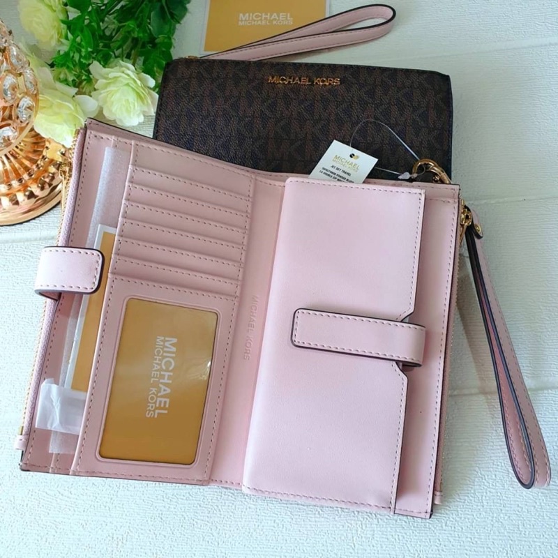 กระเป๋าสตางค์-michael-kors-35f8gtvw0b-jet-set-travel-double-zip-wristlet-ลายmk-สีน้ำตาล-ชมพู-2ซิป-ใส่โทรศัพท์ได้