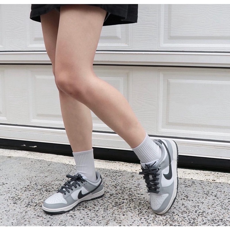 ภาพหน้าปกสินค้า(พร้อมส่ง ของแท้100%) NIKE DUNK LOW LIGHT SMOKE GREY (W) จากร้าน soleout_hypestreet บน Shopee