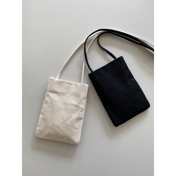 กระเป๋าสะพายข้างใส่มือถือผ้าแคนวาส-สีขาวครีมและสีดำ