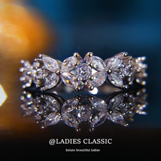 แหวนแฟชั่น รูปใบโคลเวอร์สี่แฉก ฝังเพทาย ประดับเพชร ดอกไม้ ระดับไฮเอนด์ เรียบง่าย สําหรับผู้หญิง