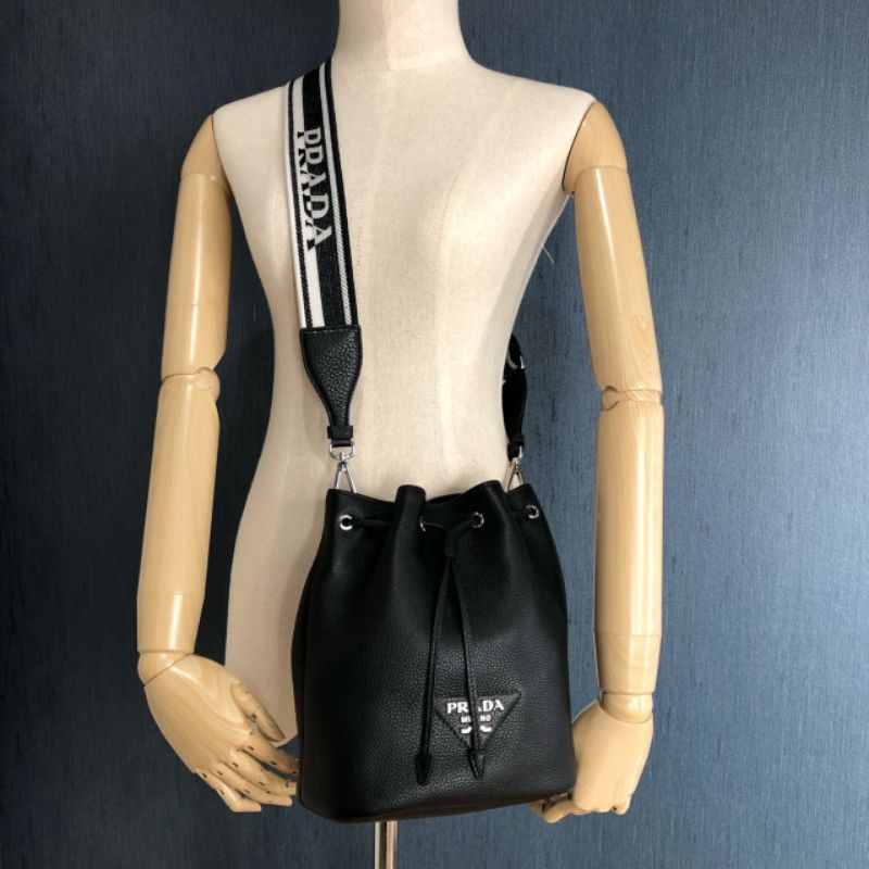 prada-bucket-bag-ของแท้-100-ส่งฟรี