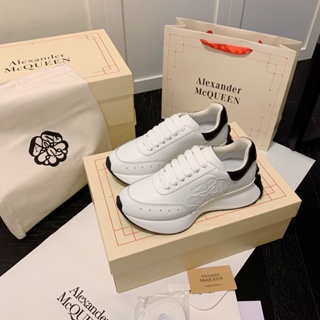 ภาพหน้าปกสินค้าAlexander McQueen 2022 รองเท้ากีฬา ผ้าซาติน หนังวัว สีขาว ดํา เข้ากับทุกการแต่งกาย ที่เกี่ยวข้อง