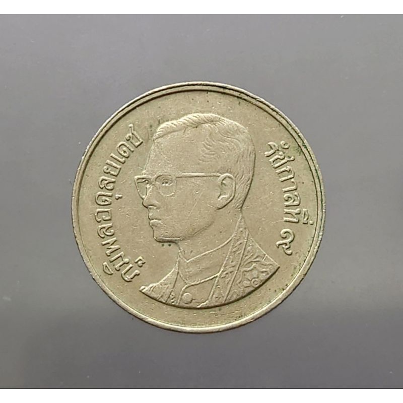เหรียญ-ตัวติด-หายาก-ลำดับที่1-หมุนเวียน1-บาทหลังวัดพระศรีฯ-ร-9-ปี-พศ-2529-ช่อฟ้าสั้น-ผ่านใช้งาน-เหรียญหายาก