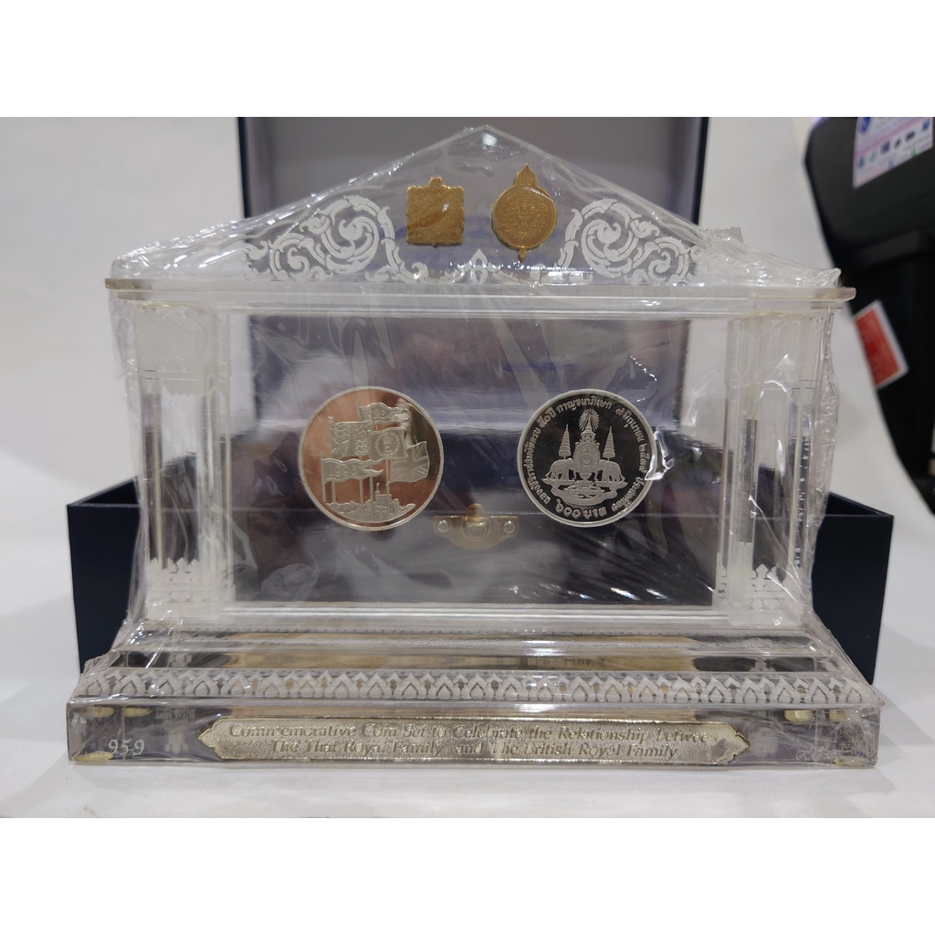 เหรียญเงินขัดเงา-ที่ระลึกเฉลิมสัมพันธไมตรีราชวงศ์ไทยและราชวงศ์อังกฤษ-พ-ศ-2539-พร้อมกล่อง-หนังสือ-ใบเซอร์