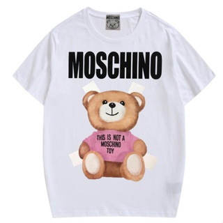 เสื้อยืด ชุดเซ็ต 2 ชิ้น เสื้อยืดแฟชั่น🔥🔥 Moschino ท็อปส์ซูหลวมผ้าฝ้ายพิมพ์คอกลมคนรักเสื้อยืดแขนสั้น