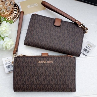 (ผ่อน0%) กระเป๋าสตางค์ Michael Kors Jet Set Travel double Zip Wristlet  BROWN  35F8GTVW0B ลาย mk สีน้ำตาล