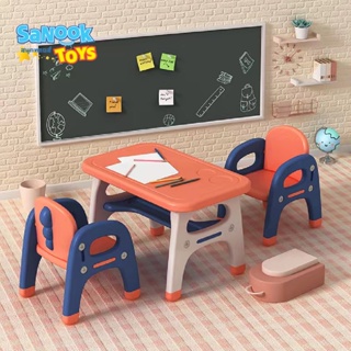 ภาพหน้าปกสินค้าSanooktoys โต๊ะเด็ก โต๊ะเขียนหนังสือเด็ก โต๊ะทำการบ้านเด็ก โต๊ะเด็กพร้อมเก้าอี้ ซึ่งคุณอาจชอบราคาและรีวิวของสินค้านี้