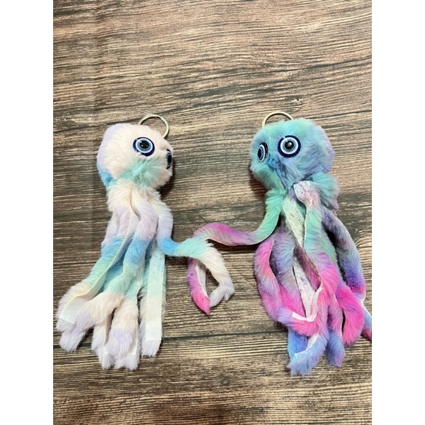ภาพสินค้ากระเป๋าพวงกุญแจปลาหมึกตุ๊กตามีสีสันสีสุ่ม New colorful octopus keychain ZYCS จากร้าน pandawin2020 บน Shopee ภาพที่ 2