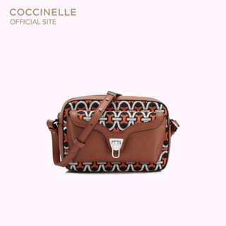 COCCINELLE กระเป๋าสะพายผู้หญิง รุ่น BEAT MONOGRAM CROSSBODY BAG 150201 สี MULT.GELSO/BRUL