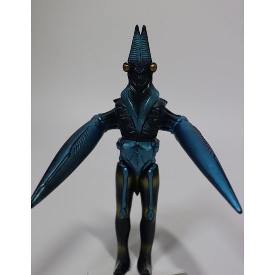 FULL REVIEW: X-Plus Large Monster Series Alien Baltan (Reborn) Vinyl Figure - Kaiju Battle