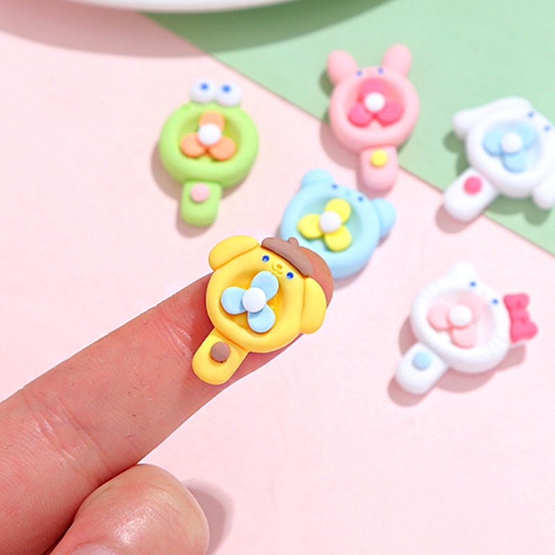 diy-เรซิ่น-รวมลายการ์ตูนพัดลม-น่ารัก-พร้อมส่ง-1ชิ้น-เคสมือถือ-กระบอกน้ำ-ติดรองเท้า-ตกแต่งของใช้-งานฝีมือ-รหัส-bb10