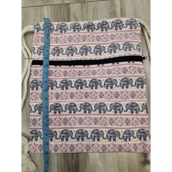 ภาพสินค้ากระเป๋าเป้หูรูดพิมพ์ลายช้าง จากร้าน rinyapat.a บน Shopee ภาพที่ 3