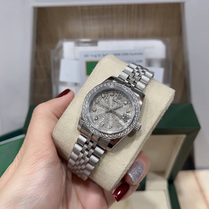 นาฬิกาข้อมือผู้หญิง-rolex-สวยๆเพิ่มความเรียบหรู-ให้กับข้อมือให้น่ามองยิ่งขึ้น