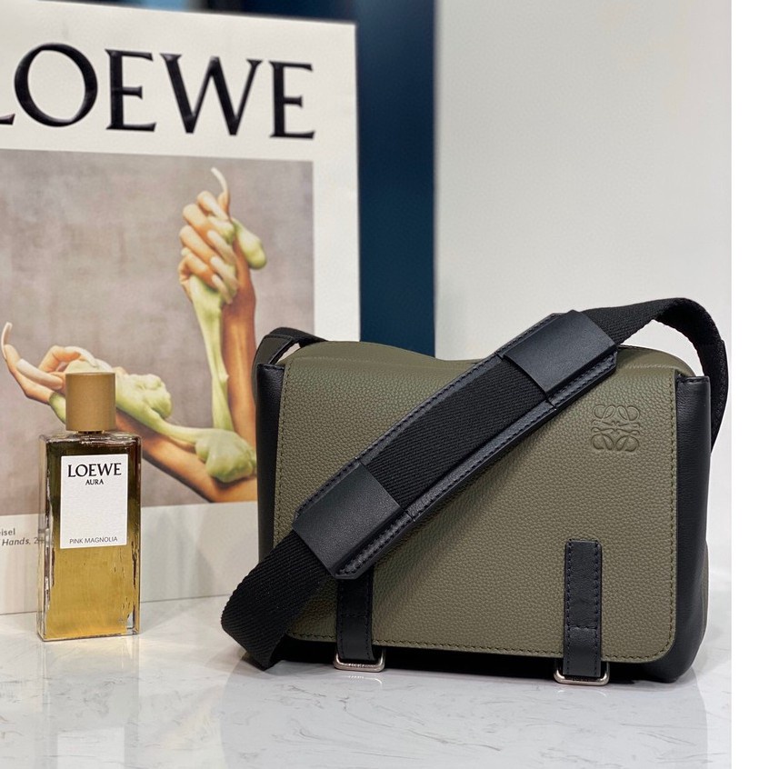 พรี-ราคา10400-loewe-military-messenger-xs-bag-กระเป๋าสะพาย-66046กระเป๋าแฟชั่น-หนังแท