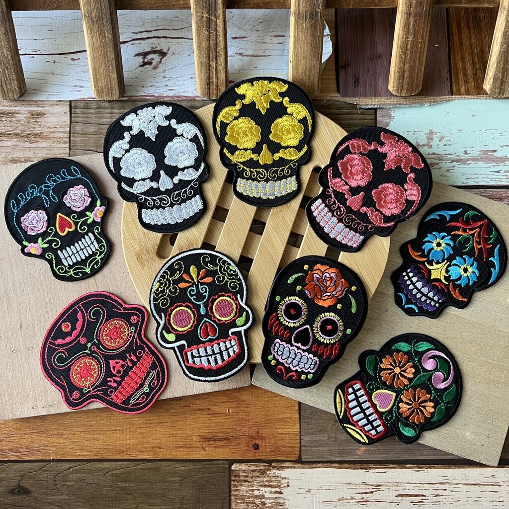 กะโหลก-ดำ-ดอกไม้-โบฮีเมี่ยน-sugar-skull-ตัวรีดติดเสื้อ-อาร์มรีด-อาร์มปัก-ตกแต่งเสื้อผ้า-หมวก-กระเป๋า-แจ๊คเก็ตยีนส์-da