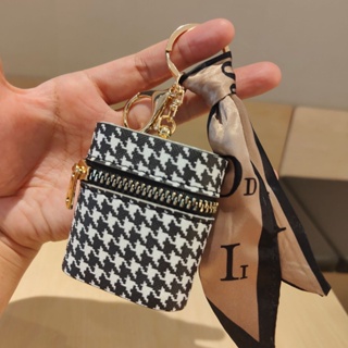 สินค้า 🎠🎡!!พร้อมส่ง!! พวงกุญแจ กระเป๋า LV กระติ๊บไฮโซหรูหรา งานพรีเมียม ทรงกระเป๋าถังย้อนยุคคลาสสิกพร้อมการตกแต่ง น่ารักไม่ไหว🎉