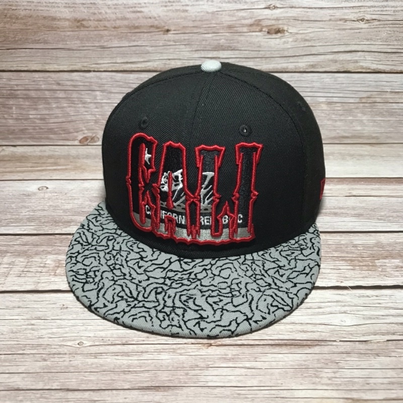 Casquette plate noire snapback avec logo rouge 9FIFTY Neon Pack Chicago Bulls NBA New Era