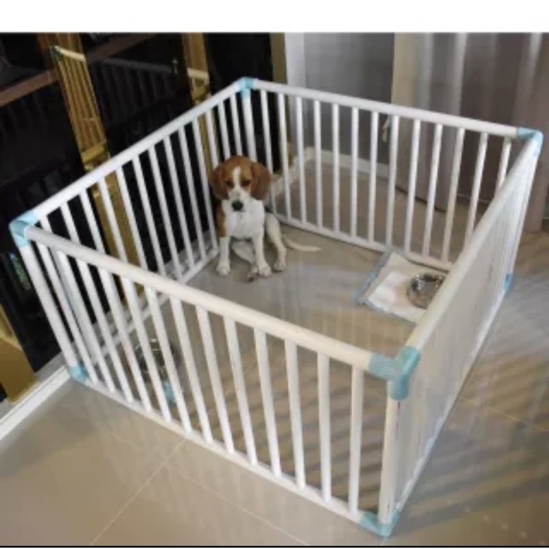 ภาพหน้าปกสินค้ากรงกั้นสุนัข คอกกั้นสุนัข กรงกั้นสัตว์เลี้ยง คอกหมา คอกกั้นหมาPVC ขนาด 105x105x50 ซม. รุ่น 1x1-D (สำหรับสัตว์เลี้ยง)