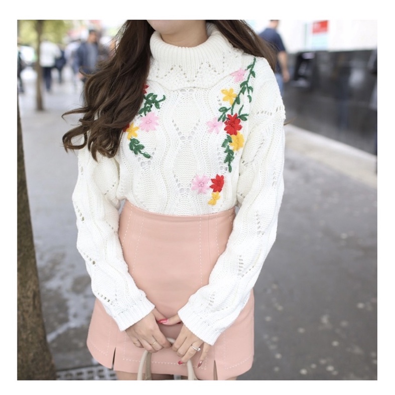 coat-over-knitting-mini-flowers-เสื้อสเวตเตอร์ไหมพรม-เสื้อไหมพรมสีขาว-knitting-แฟชั่นเกาหลี-เสื้อกันหนาว