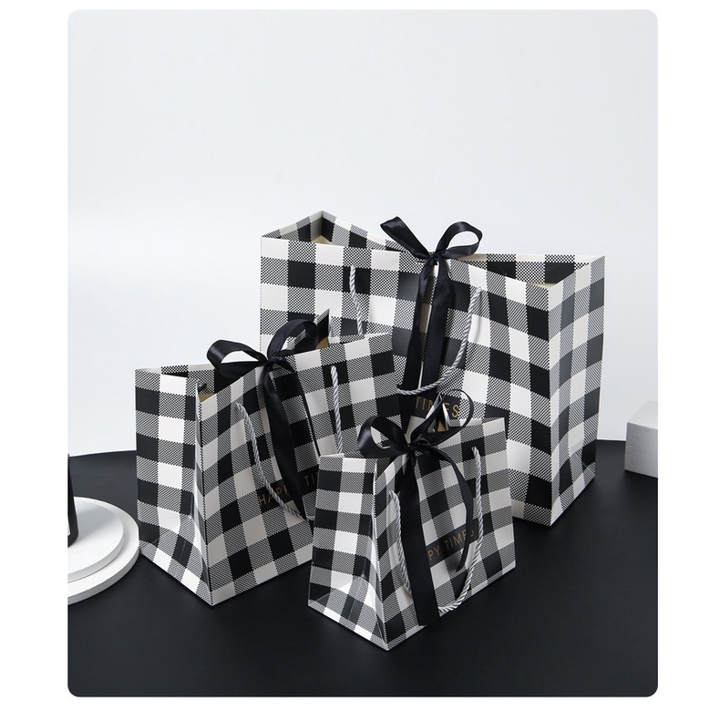 bag-ถุงของขวัญ-กระดาษลายสต๊อก-โบว์ดำ-หูเชือกรุ่นยาว-ใส่ของชำร่วย-ใส่ของบรรจุภัณฑ์