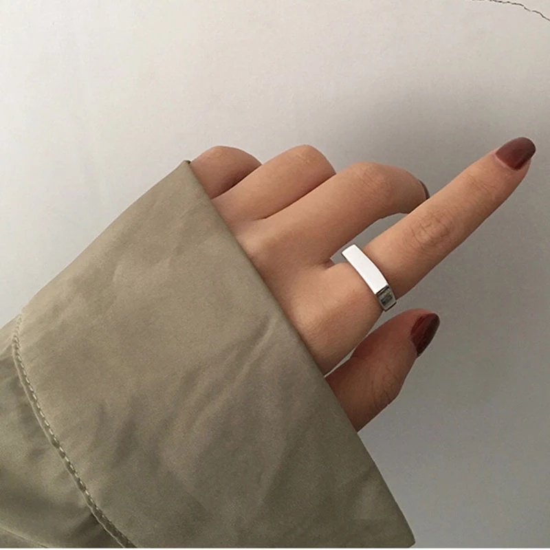 แหวนแฟชั่นง่ายและสร้างสรรค์เป็นกลางแหวนคู่สีเงิน