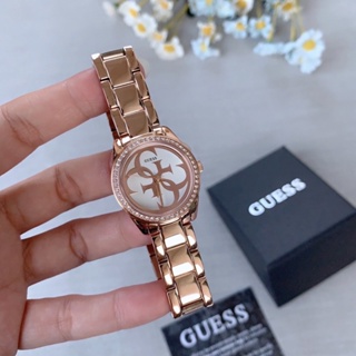 (ผ่อน0%) นาฬิกา Guess W1273L3 หน้าปัดโลโก้ ประดับคริสตัล ขนาด 28 มม. สายแสตนเลสสีโรสโกลด์