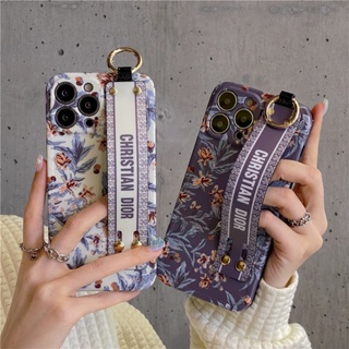 เคสโทรศัพท์มือถือ ลายดอกไม้ สีม่วง พร้อมสายรัดข้อมือ หรูหรา สําหรับ iphone 14 13 12 11 pro max