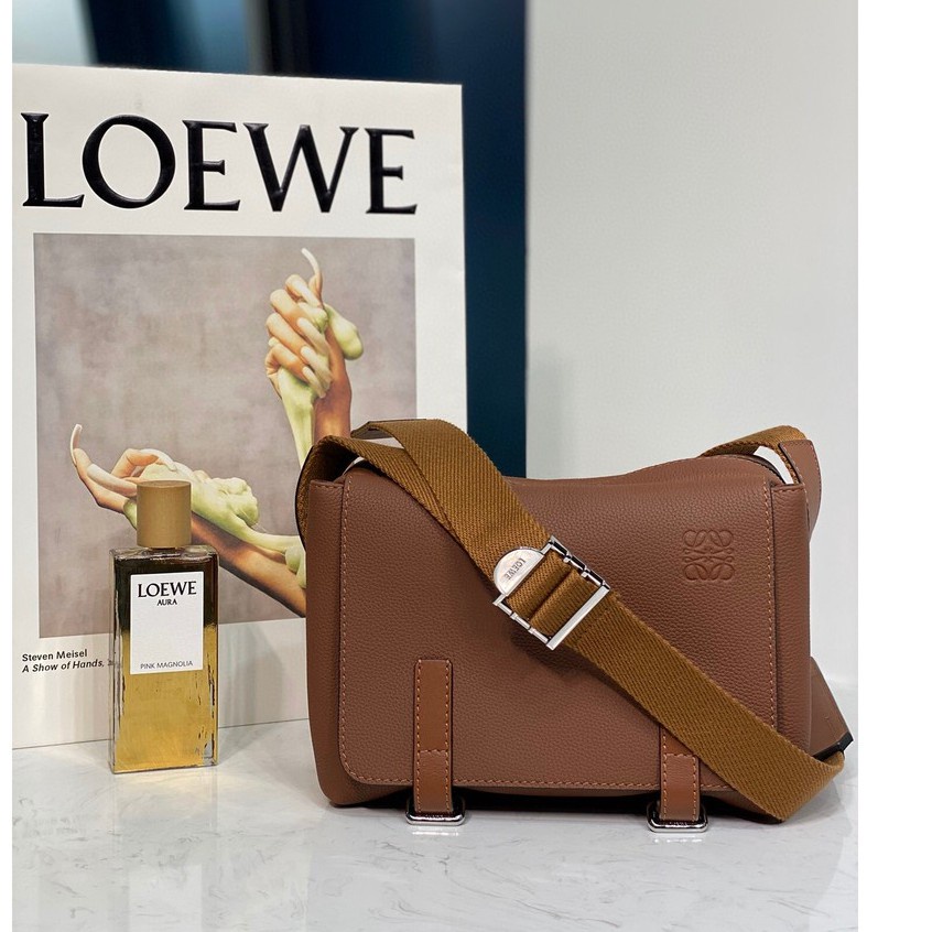 พรี-ราคา10400-loewe-military-messenger-xs-bag-กระเป๋าสะพาย-66046กระเป๋าแฟชั่น-หนังแท