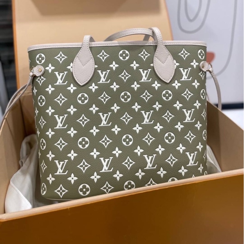 กระเป๋า-louis-vuitton-neverfull-สีสวยมาก-ใหม่สุดใบนี้-เป๊ะปังมาก