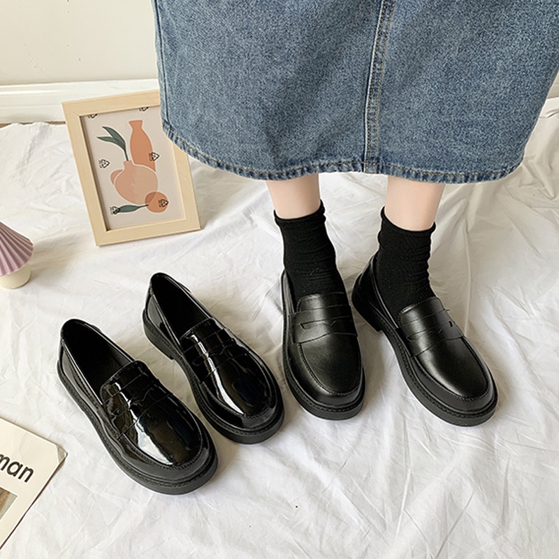 ราคาและรีวิวพร้อมส่ง รองเท้าหนังผู้หญิงรองเท้านักเรียนสไตล์ญี่ปุ่นพื้นแบนสไตล์อังกฤษ
