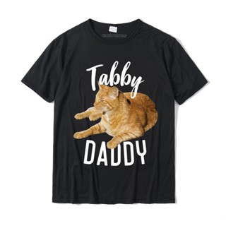 เสื้อสีขาว แมว Tabby Daddy คนรักแมวตลกว่ากราฟิกของขวัญเสื้อยืดฤดูร้อนท็อปส์ซู Tees สําหรับผู้ชายฮิปฮอปผ้าฝ้ายด้านบนเสื้อ