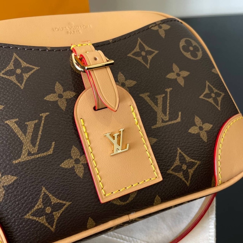 กระเป๋าสะพายแบรนด์เนม-louis-vuitton-size-8-5cm