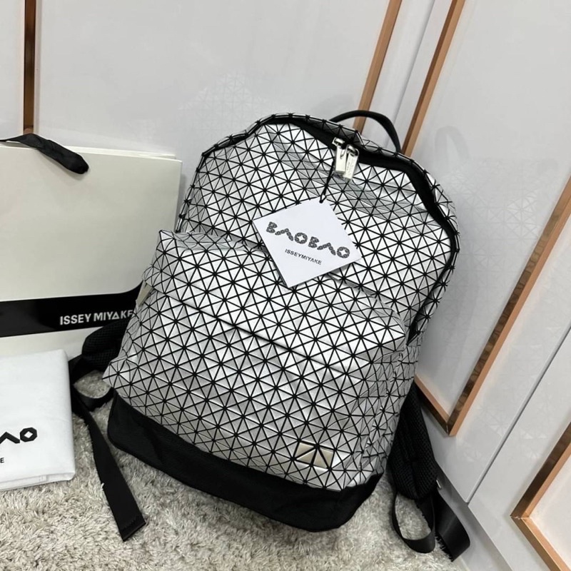 bao-bao-issey-miyake-kuro-daypack-backpack