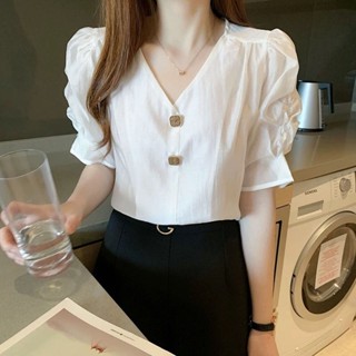 สินค้าพร้อมส่ง เสื้อเบลาส์ แขนพอง กระดุม คอวี สีพื้น แขนสั้น ขนาดฟรีไซส์ [119]