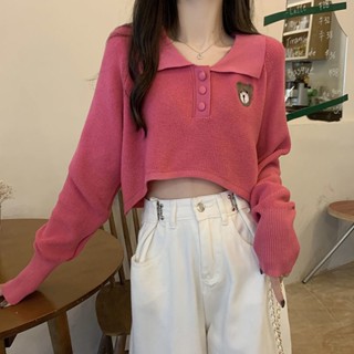 เสื้อกันหนาวโปโล ตัวสั้น ผ้าถัก ทรงหลวม ทรงไม่สม่ําเสมอ ลายหมี แฟชั่นฤดูใบไม้ร่วง สําหรับผู้หญิง