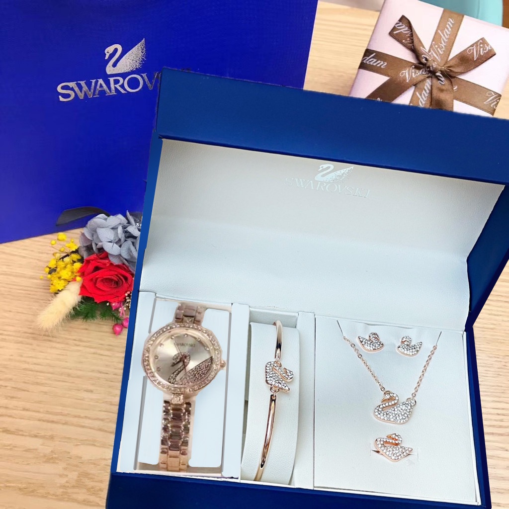 ภาพหน้าปกสินค้านาฬิกา S-warovski watches, necklaces, bracelets, rings, earrings เซต5ชิ้น มีให้เลือกหลายแบบ มีกล่องแบนด์ พร้อมถุงแบนด์ จากร้าน supakite999 บน Shopee