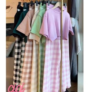 CICI🍓พร้อมส่ง🍍(BZ694)เซตเสื้อครอป+กางเกงขายาวลายสก๊อต ผ้าไหมพรมknitงานเป๊ะ ลุคสาวคาเฟ่คิ้วท์ๆ