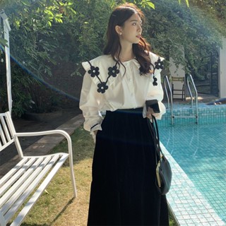 Femininechic เสื้อเชิ้ต คอตุ๊กตา ลายดอกไม้ สีขาว สไตล์เกาหลี แฟชั่นสําหรับผู้หญิง