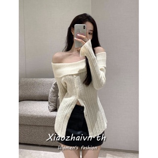 สินค้า Xiaozhainv เสื้อกันหนาวแขนยาว ผ้าถัก เปิดไหล่ข้างเดียว ออกแบบดี เหมาะกับฤดูใบไม้ร่วง สําหรับผู้หญิง เสื้อยืดแขนยาว