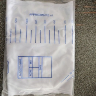 ภาพขนาดย่อของภาพหน้าปกสินค้าถุงปัสสาวะพกพา เทล่าง Urine Bag 2000 ml. จากร้าน iammaina บน Shopee