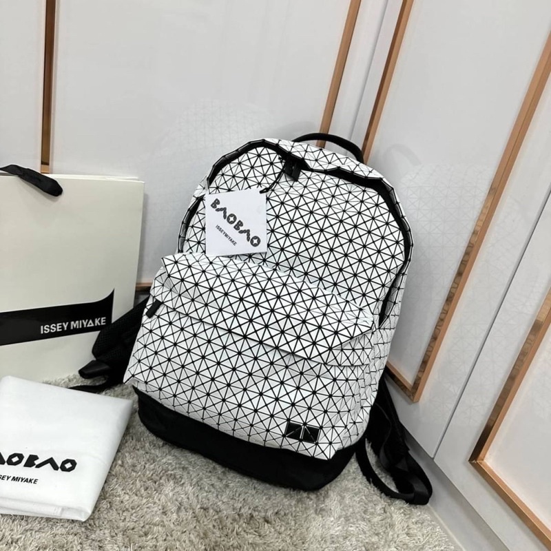 bao-bao-issey-miyake-kuro-daypack-backpack