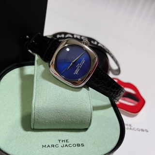 (ผ่อน0%) นาฬิกา MARC JACOBS The Cushion Quartz Blue Dial Ladies Watch MJ0120179303 หน้าปัดสีน้ำเงิน 36 มม. สายหนังสีดำ