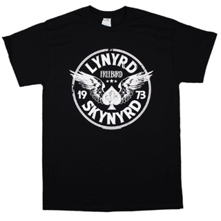 เสื้อยืดคอกลมYuanl5 [XS-6XL] เสื้อยืดแขนสั้นลําลอง ผ้าฝ้าย 100% พิมพ์ลาย Lynyrd Skynyrd Freebird 1973 Spade Tour Patriot