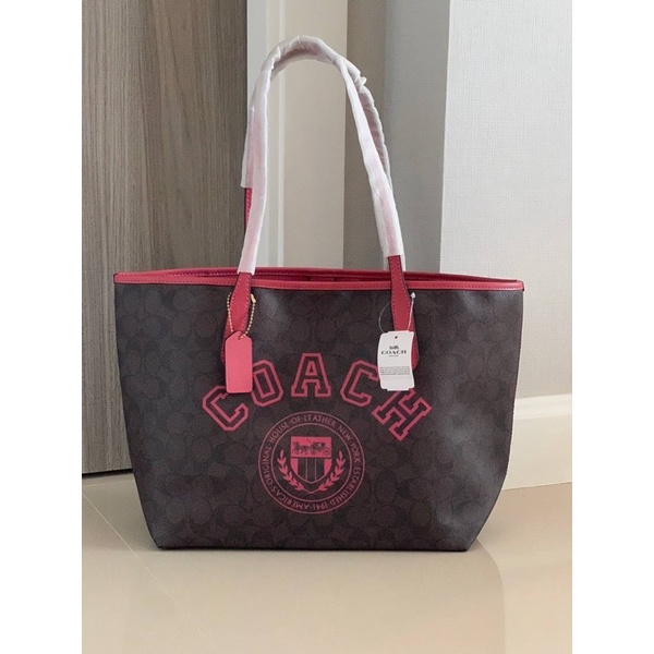 coach-city-tote-in-signature-canvas-with-varsity-motif-กระเป๋า