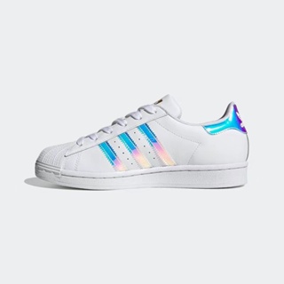 รองเท้าหนังสีขาว adidas Superstar