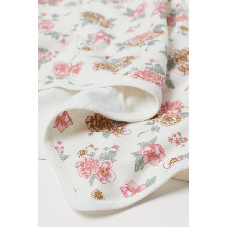 h-amp-m-ผ้าห่มเด็ก-สีขาว-ลายดอกไม้-cotton-baby-blanket-white-floral