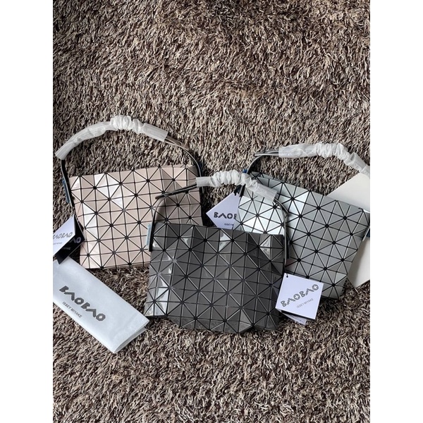 bao-bao-issey-miyake-prism-top-handle-tote