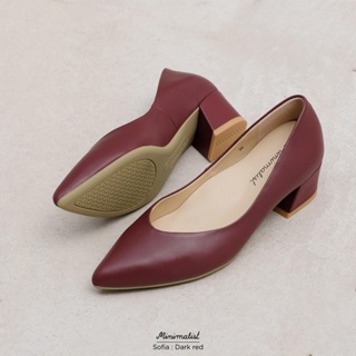 สินค้า 𝐌𝐈𝐍𝐈𝐌𝐀𝐋𝐈𝐒𝐓 รองเท้าส้นสูงหนังแกะแท้ รุ่น Sofia (dark red) สูง 1.5 นิ้ว ส้นแบบ block-heel เดินได้มั่นคง ไม่ตกร่อง