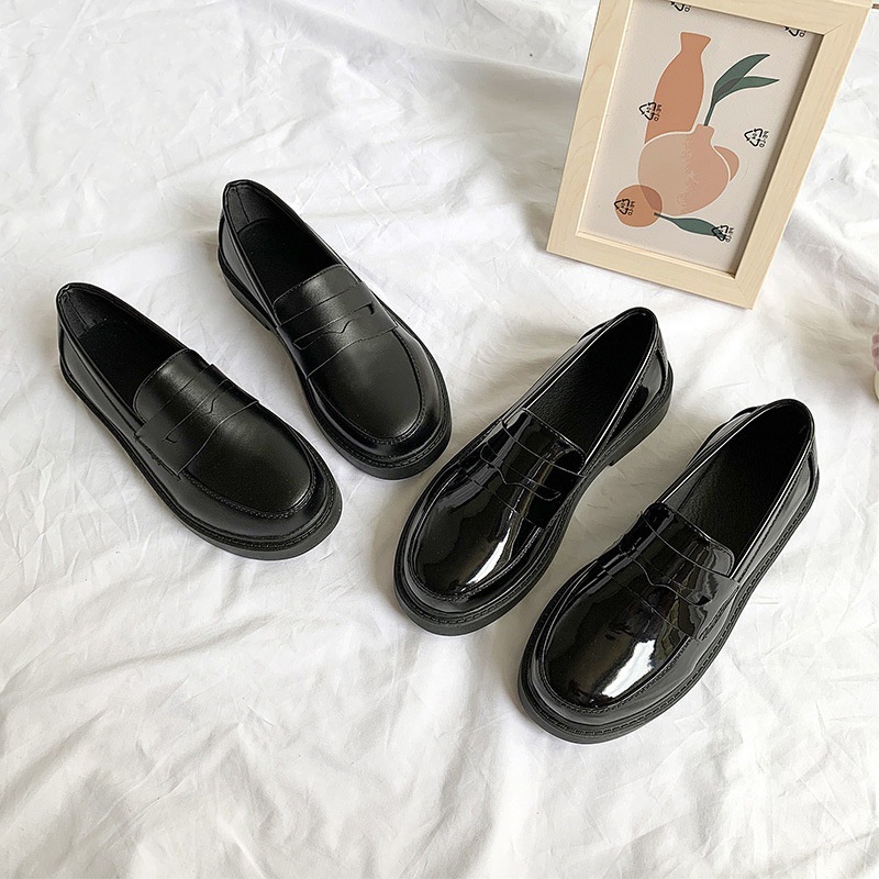ภาพหน้าปกสินค้าพร้อมส่ง รองเท้าหนังผู้หญิงรองเท้านักเรียนสไตล์ญี่ปุ่นพื้นแบนสไตล์อังกฤษ จากร้าน u8e29s8289 บน Shopee