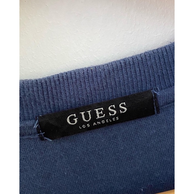 เสื้อสเวตเตอร์มือสองสีน้ำเงินguess